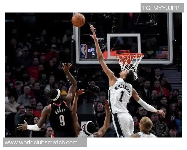 文班亚马首场比赛表现惊艳五次盖帽并成功隔扣字母哥引发广泛热议